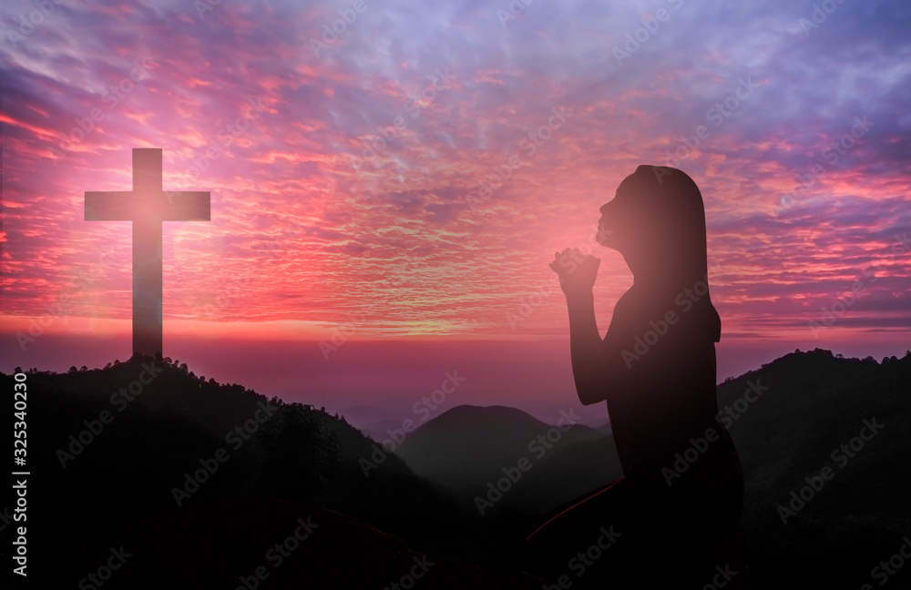 Foto De Silhouette Of Woman Kneeling And Praying Tp God Over Beautiful Sunrise Do Stock Adobe