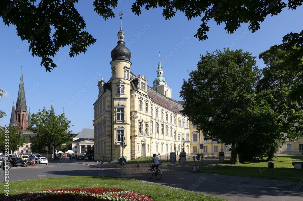 Obraz premium Oldenburg Castle and the St.Lambert Church on a beautiful summer day