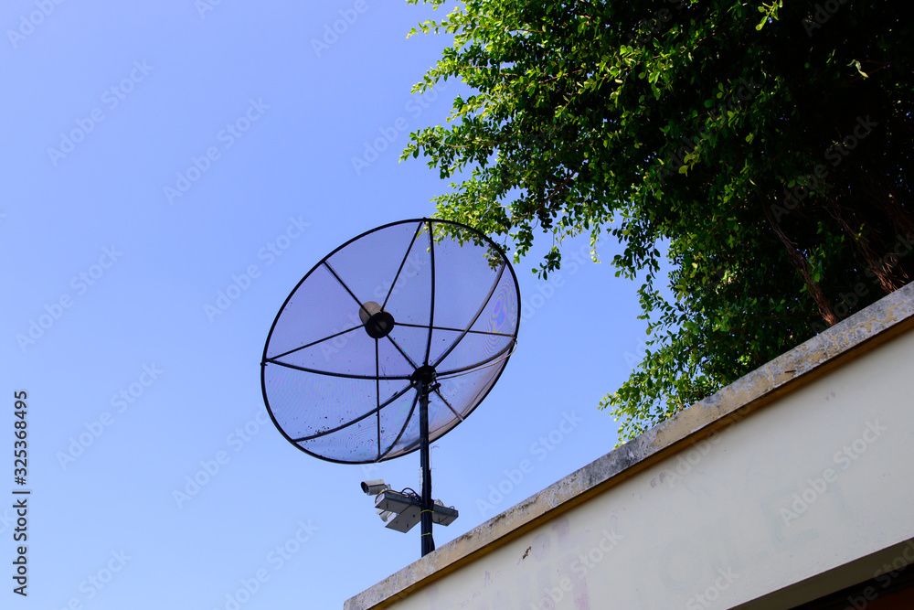 Satellite dish for receiving tv