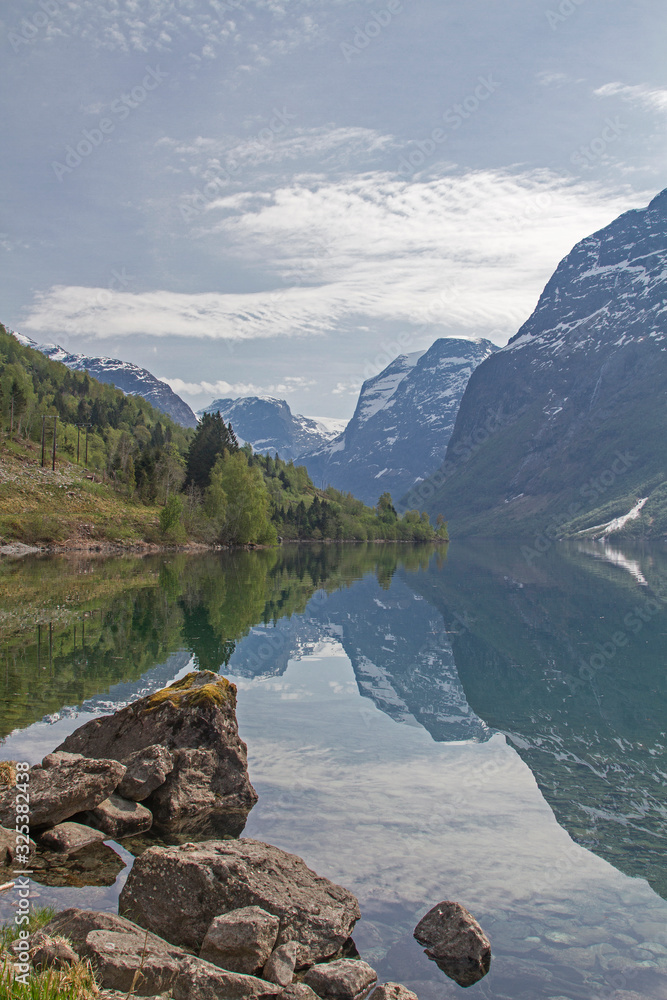 Obraz premium Lovatnet mit Jostedalsbreen