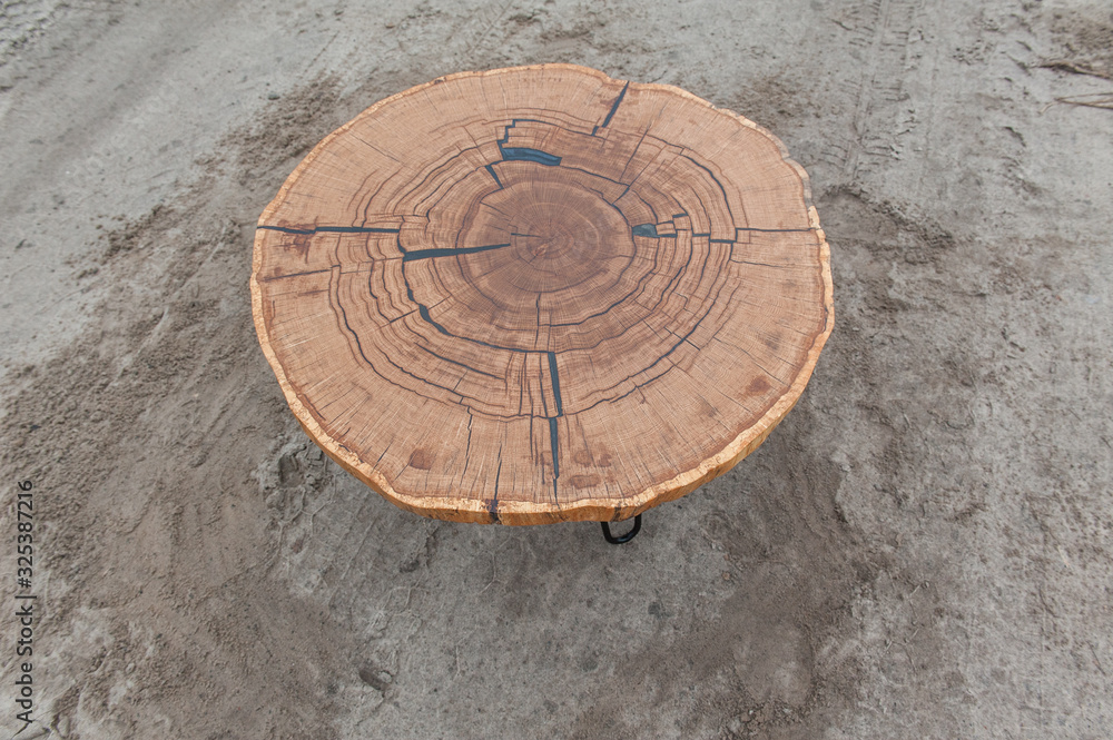 wooden tabel/furniture from an oak root or oak slab