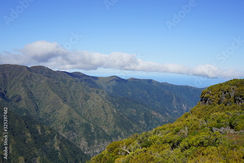 Blick von Paul da Serra auf Berge und den Atlantik