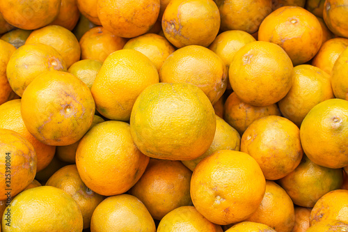 Fresh oranges from organic gardens grown without toxic substances.