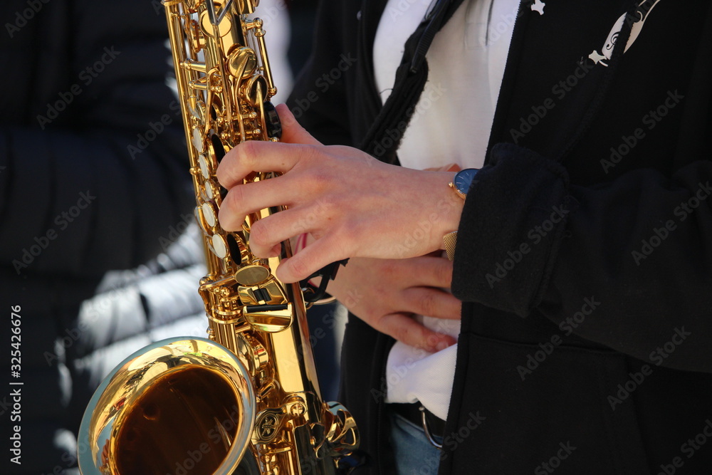 Obraz premium jouer du saxophone