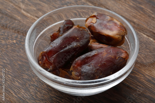  Dates from Iran (dried fruits)