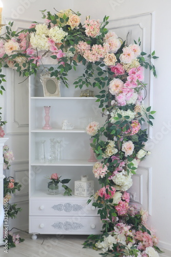 Interior with artificial flowers. © Pretti