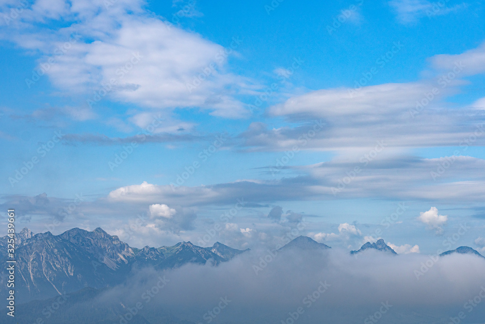 Allgäuer Bergkette in Wolken