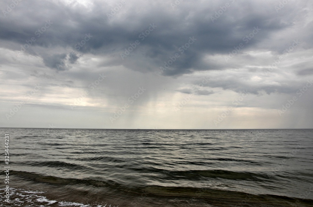 Deszcz pada nad morzem, Bałtyk, Polska