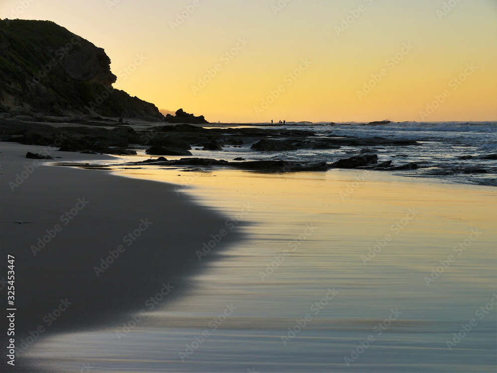 Obraz premium fisherman's on the beach at sunrise - Garden Route, South Africa