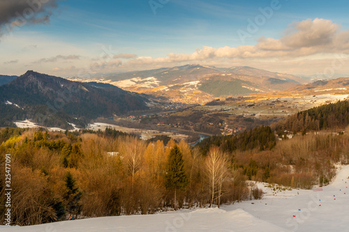 Widok ze szlaku pomiędzy szczytami Szafranówka i Palenica w Pieninach 