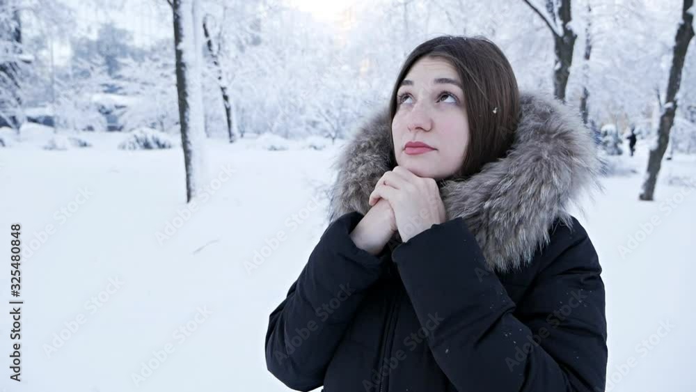 Portrait of a beautiful girl in a winter park in a good mood. close-up Portrait of a beautiful girl in a winter park in a good mood. close-up