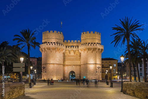 Das Stadttor „Torres de Serranos“ in Valencia; Spanien