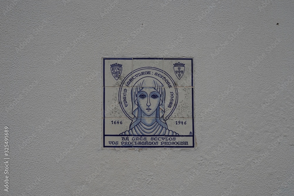 Fototapeta premium Mariendarstellung auf Azulejos an der Kirche von Porto Moniz