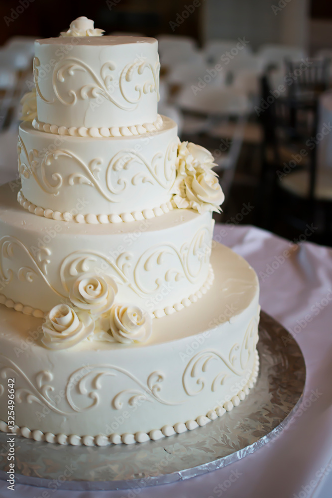 Wedding cake with white chocolate Wedding cake with white chocolate