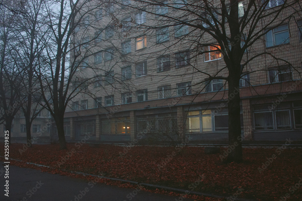 Fototapeta premium Atmospheric cityscapes on a foggy cloudy autumn evening.