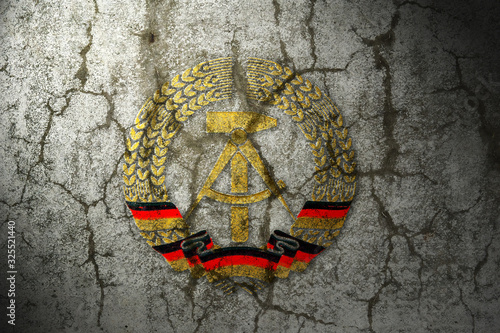 Valokuva national symbol of German Democratic Republic (GDR) on a cracked wall
