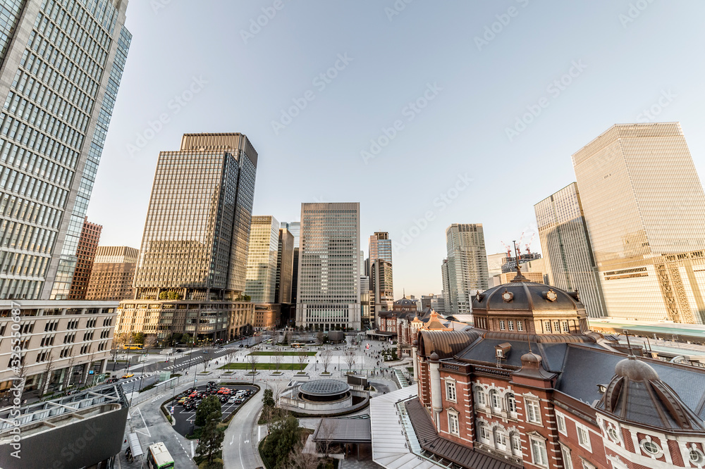 東京都千代田区丸の内の夕方の東京駅と高層ビル群 Stock Photo Adobe Stock