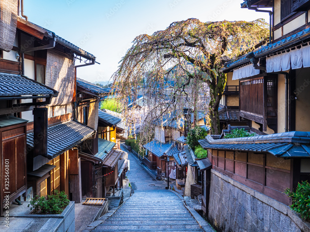 Obraz premium Kioto Sanningzaka rano widok na wiosnę