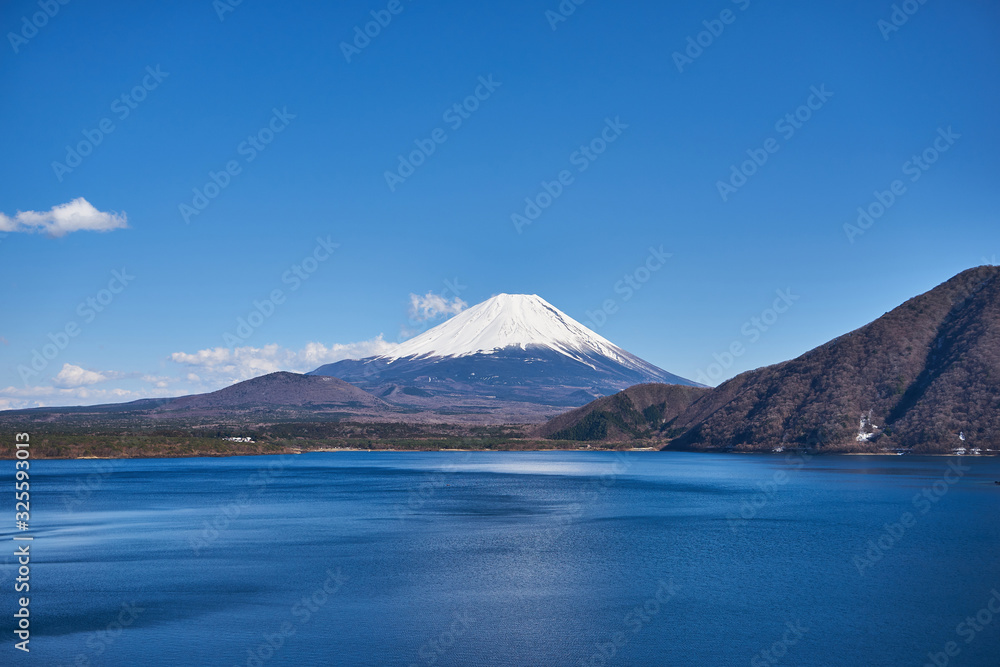 山梨県 富士山と本栖湖 Stock Photo | Adobe Stock