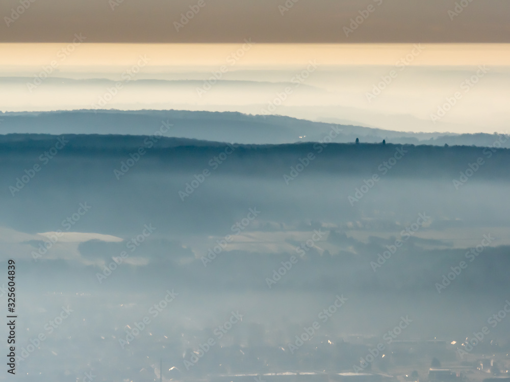 vue aérienne de la vallée de la Seine dans la brume à Epone dans les Yvelines en France
