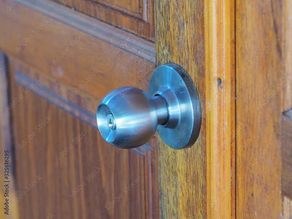 A picture of Door knob that was installed on a wooden door A picture of Door knob that was installed on a wooden door