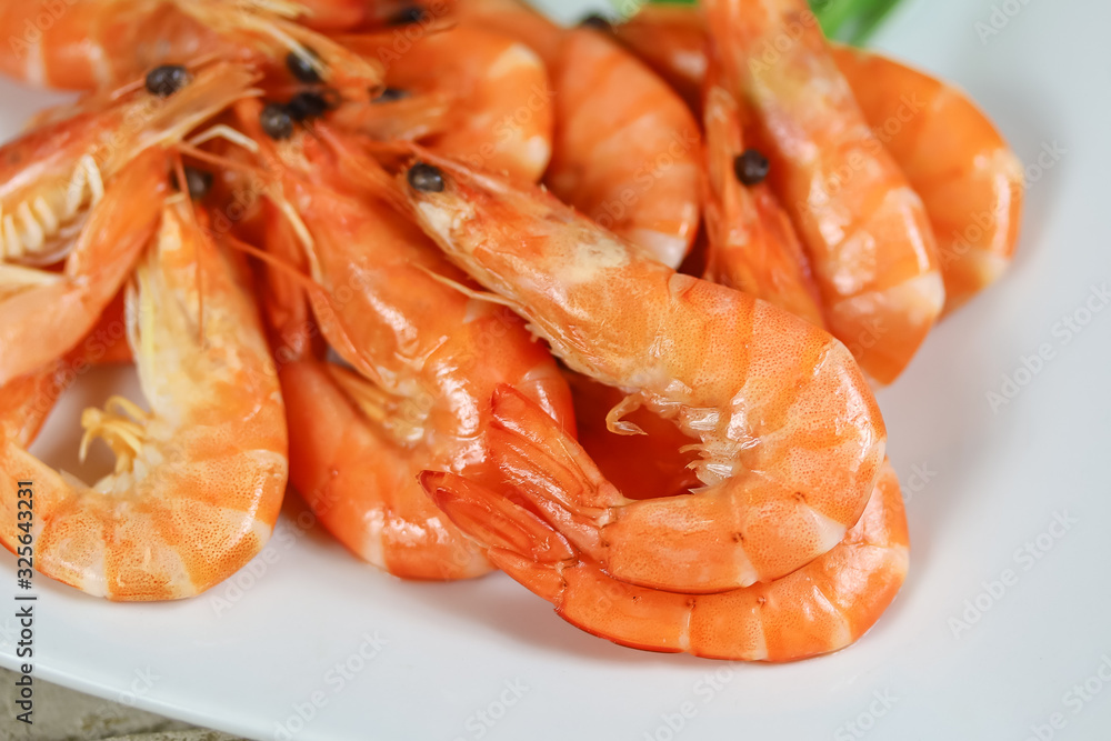 assiette de crevettes roses et salade roquette assiette de crevettes roses et salade roquette