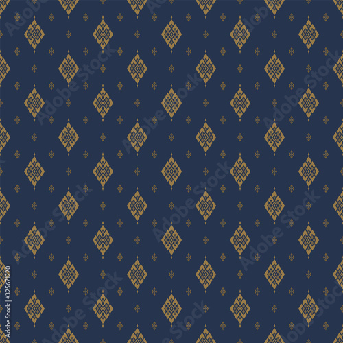 Tracery diamond elements de...