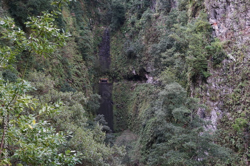 Wasserfall mit Überdachung an der Levada da Ribeira da Janela (Porto Moniz) photo