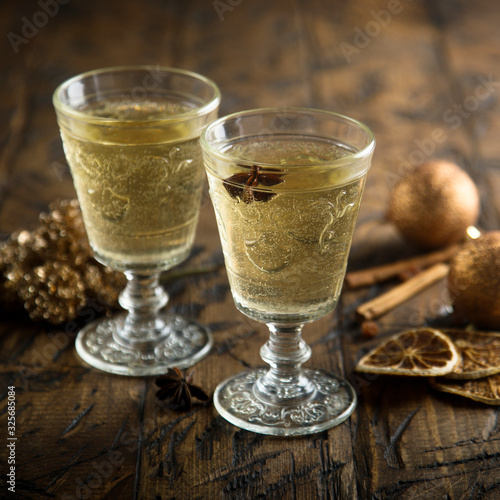 White mulled wine with spices