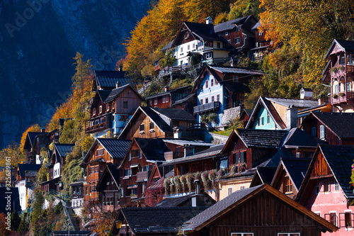 Fototapeta Naklejka Na Ścianę i Meble -  beautiful view of the streets of a small famous city Hallstatt