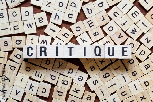 Tableau sur toile Critique word concept on cubes