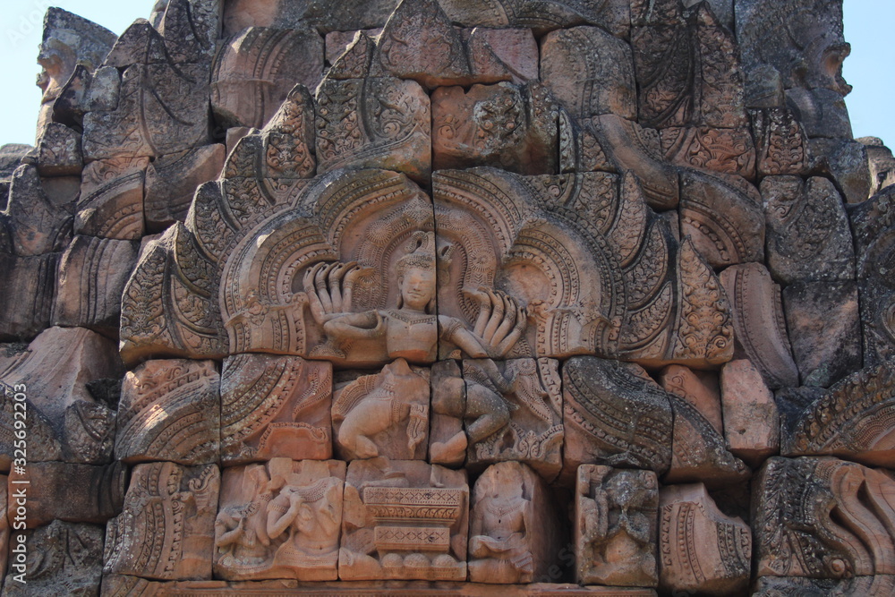 Zoom sur des sculptures khmeres