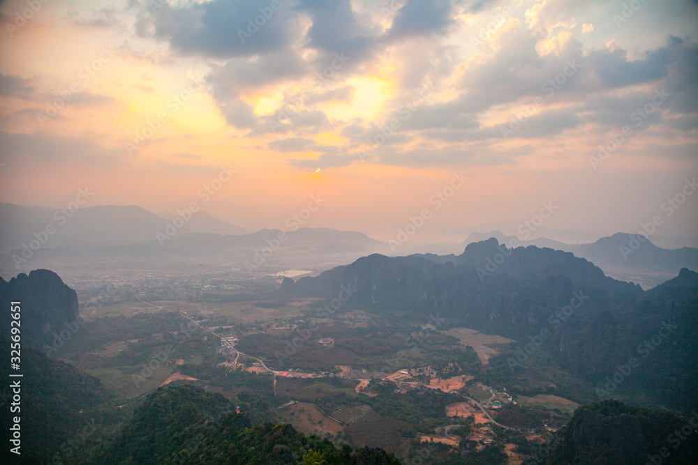 Fototapeta premium Pha Ngern Cliff View Point 2, Vang Vieng, Laos