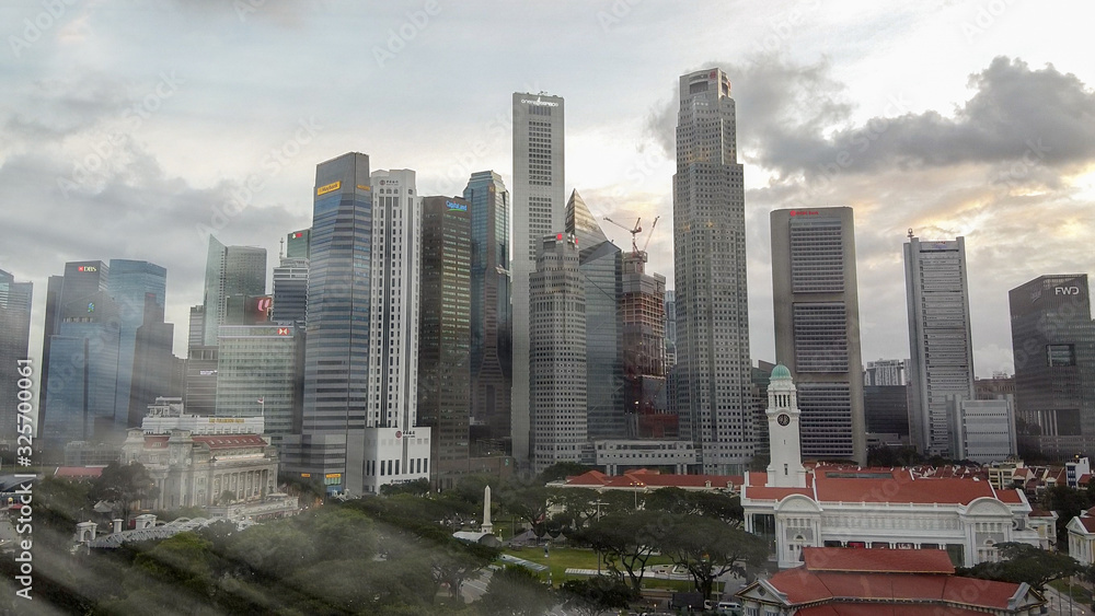 Fototapeta premium SINGAPORE - JANUARY 4, 2020: Aerial view of city skyline from city park