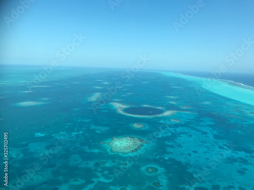 Belize Flug über das Great Blue Hole Riff