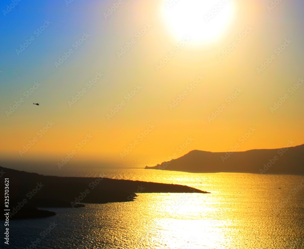 Sonnenuntergang über Thirassia Santorini