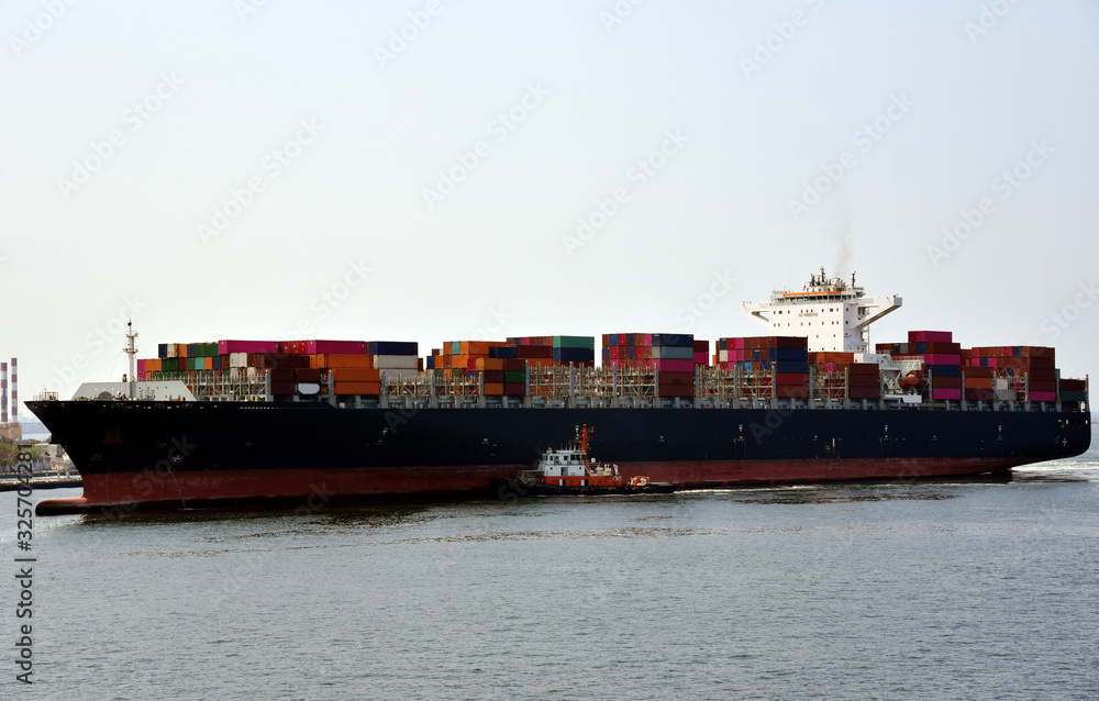 Fototapeta premium Cargo container ship arriving to the sea port in Kaohsiung, Taiwan.