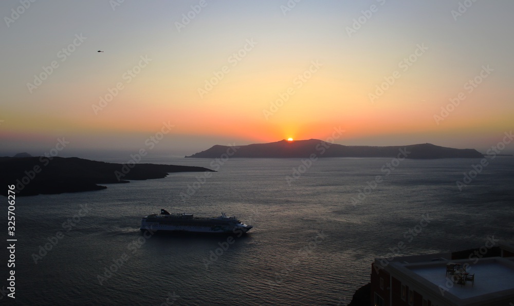 Sonnenuntergang über Thirassia Santorini Sonnenuntergang über Thirassia Santorini