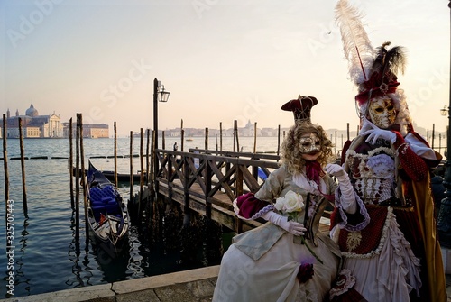 Karneval Venedig - Kleider, Masken- schöne Kostüme © Andrea-Linja