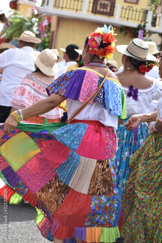 women in panamenian national dress