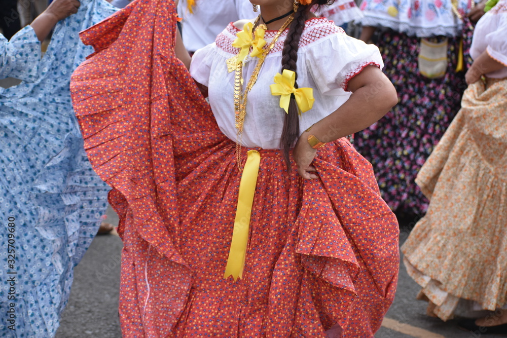 women in panamenian national dress