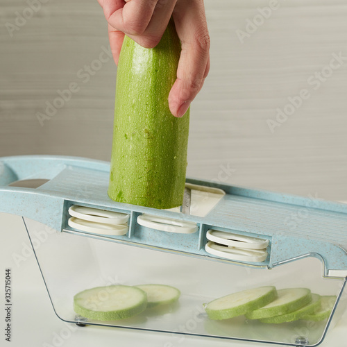 Multifunctional slicer