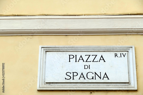 nomi delle strade e piazze di roma,italia