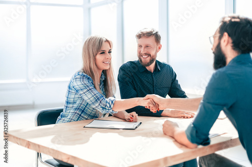 business people shaking hands at a meeting in the office.