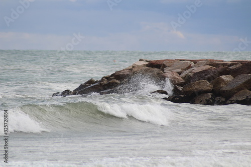 Wellen am Strand von Italien
