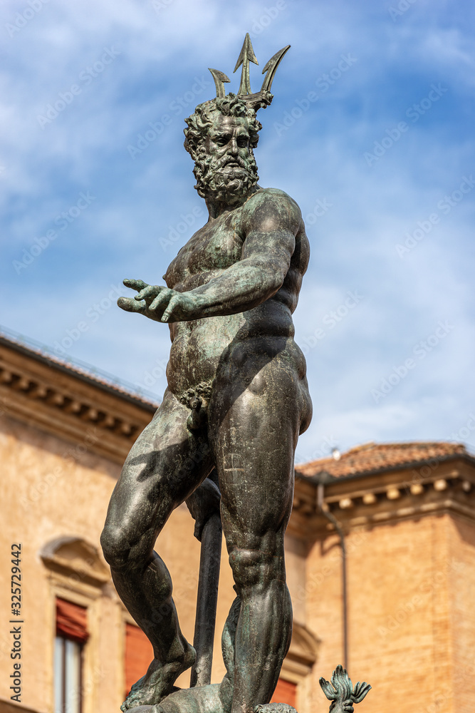 Obraz premium Closeup of the bronze statue of Neptune (1566), Roman God, fountain in Piazza del Nettuno, Bologna, Emilia-Romagna, Italy, Europe. Artist Giambologna (1529-1608)