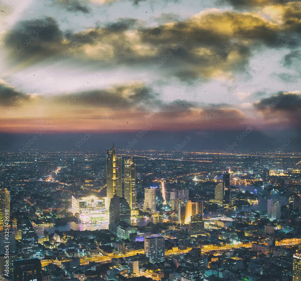 Obraz premium Aerial view of Bangkok Downtown Skyline at sunset, Thailand