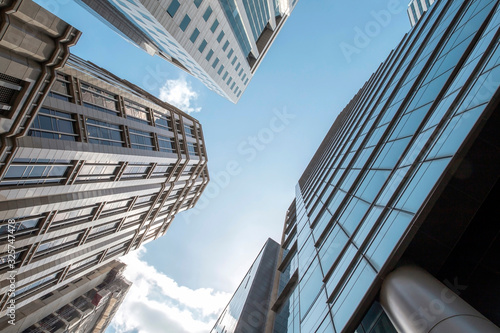 Foto View of modern business skyscrapers glass and sky view landscape of commercial b