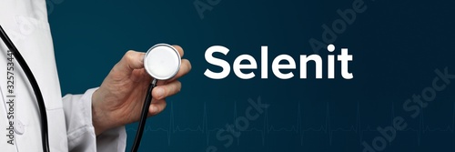 Selenit. Arzt im Kittel hält Stethoskop. Das Wort Selenit steht daneben. Symbol für Medizin, Krankheit, Gesundheit photo