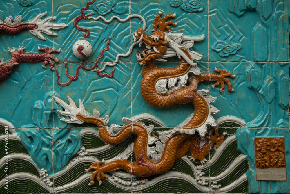 Obraz premium chinese dragon on the wall